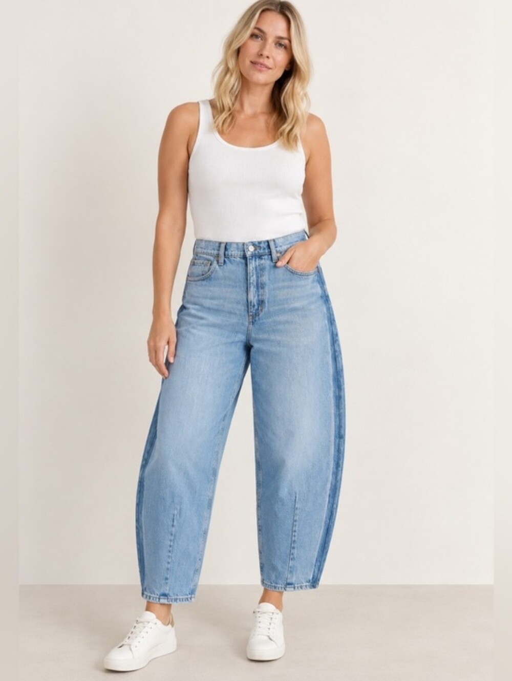 Universal Thread Women's Easy Barrel High-Rise Slim Hip And Thigh Barrel Leg